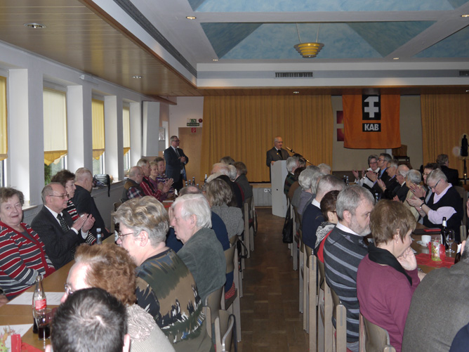 Vollbesetzter Saal bei der KAB zur Barbarafeier 2012